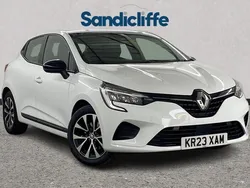 White Used 2023 Renault Clio V Hatchback | £14,762 (Good price)