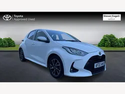 White Used 2022 Toyota Yaris Hybrid Design Hatchback | £16,303 (Fair price)