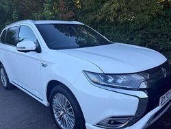 White Used 2020 Mitsubishi Outlander P-HEV Estate | £12,295 (Fair price)