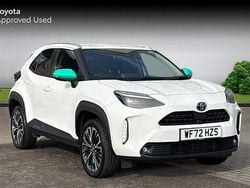 Pure white Used 2022 Toyota Yaris Hybrid SUV | £20,690 (Good price)