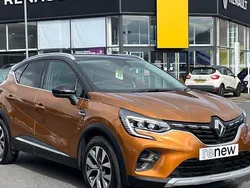 Orange/black Used 2020 Renault Captur Version S SUV | £12,693 (Fair price)