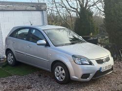 Silver Used 2009 Kia Rio Hatchback | £2,450 (Fair price)