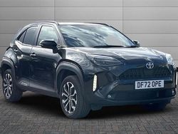 Black Used 2023 Toyota Yaris Hybrid Design SUV | £21,150 (Fair price)