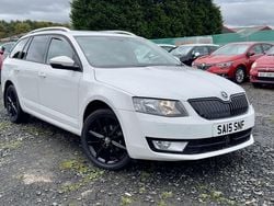 White Used 2015 Skoda Octavia Elegance Estate | £5,595 (Fair price)