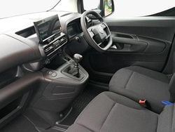 White New 2025 Citroën Berlingo Sedan | £19,495 (Fair price)