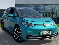 Makena turquoise metallic black Used 2021 VW ID.3 Pro Hatchback | £14,888 (Fair price)