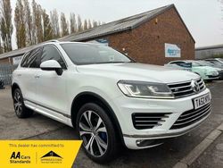 White Used 2016 VW Touareg R-line SUV | £15,995 (Fair price)