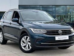 Nightshade blue metallic Used 2022 VW Tiguan Life SUV | £20,846 (Fair price)