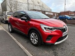 Red Used 2020 Renault Captur Iconic SUV | £11,995 (Fair price)