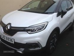 White/black Used 2018 Renault Captur Dynamique SUV | £7,495 (Fair price)