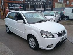White Used 2010 Kia Rio Hatchback | £3,995 (A bit pricey)