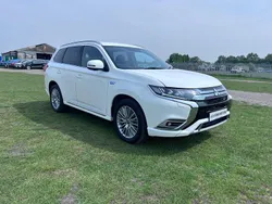 White Used 2018 Mitsubishi Outlander P-HEV Estate | £9,495 (Super price)