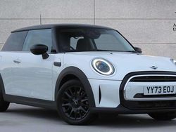White Used 2023 Mini Cooper Classic Hatchback | £20,792 (Fair price)