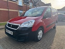 Red Used 2016 Peugeot Partner S MPV | £4,794 (Expensive)
