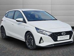 White Used 2022 Hyundai i20 SE Hatchback | £15,998 (Fair price)