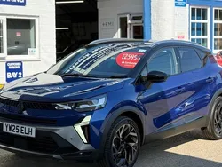 Flame red with black roof New 2025 Renault Captur Esprit Alpine SUV | £25,995 (Super price)