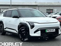 White Used 2025 Kia EV3 2 SUV | £37,674