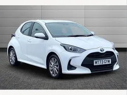 Pure white Used 2023 Toyota Yaris Hybrid Hatchback | £17,991 (Fair price)