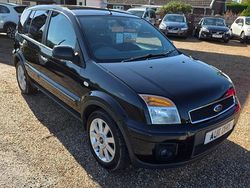 Black Used 2011 Ford Fusion Titanium Hatchback | £2,295 (Fair price)