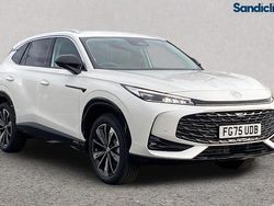 Solid white pearl New 2025 MG HS Trophy SUV | £26,110 (Fair price)