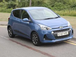Blue Used 2017 Hyundai i10 Premium Hatchback | £7,250 (Good price)