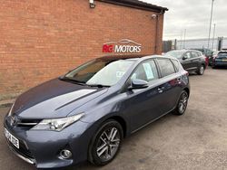 Blue Used 2014 Toyota Auris Hatchback | £5,495 (Fair price)