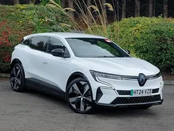 White Used 2024 Renault Mégane Komfort Hatchback | £22,698 (Fair price)