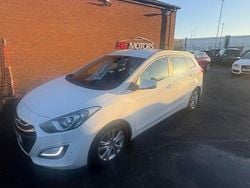 White Used 2013 Hyundai i30 Style Estate | £3,695 (Good price)