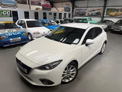 White Used 2015 Mazda 3 Inclusive Hatchback | £6,450 (Fair price)