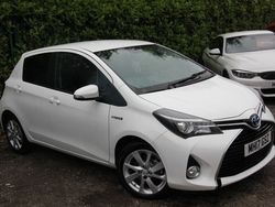 White Used 2017 Toyota Yaris Hatchback | £9,950 (Fair price)