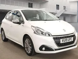 White Used 2019 Peugeot 208 Signature Sky Hatchback | £6,999 (Fair price)