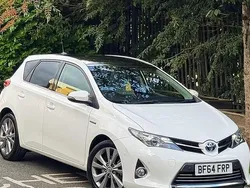 Used 2014 Toyota Auris Hybrid | £9,495 (Fair price)