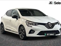 White Used 2022 Renault Clio V Techno Hatchback | £14,200 (Fair price)