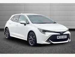 Pure white Used 2022 Toyota Corolla Hatchback | £19,991 (Fair price)