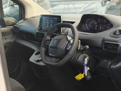 White Used 2022 Peugeot Partner Premium Van | £15,650 (Fair price)