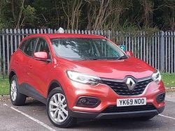 Red Used 2020 Renault Kadjar Play SUV | £12,998 (Fair price)
