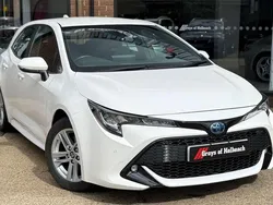 White Used 2020 Toyota Corolla Hatchback | £15,450 (Fair price)