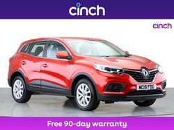 Red Used 2019 Renault Kadjar Play SUV | £9,599 (Fair price)