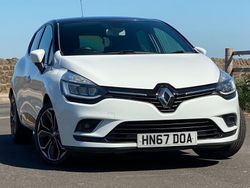 Glacier white Used 2017 Renault Clio IV Dynamique Hatchback | £7,750 (Fair price)