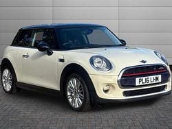 White Used 2016 Mini Cooper D Hatch Hatchback | £7,340 (Fair price)
