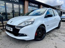 White Used 2010 Renault Clio II Hatchback | £5,495 (A bit pricey)