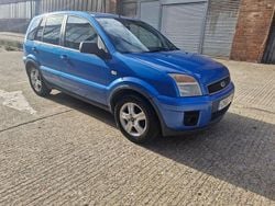 Blue Used 2010 Ford Fusion Zetec Hatchback | £1,195 (Super price)