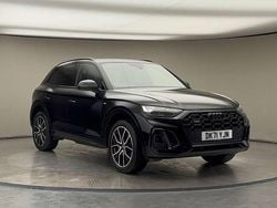 Myth black metallic/myth black metallic Used 2021 Audi Q5 Comfort SUV | £30,300 (Fair price)