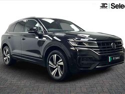 Black Used 2019 VW Touareg R-line SUV | £27,300 (Fair price)