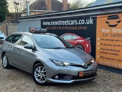 Used 2015 Toyota Auris Touring Sports Estate | £8,584 (Fair price)