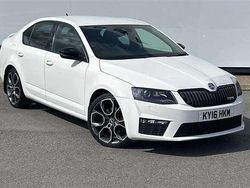 Candy white Used 2016 Skoda Octavia vRS Hatchback | £14,995 (Fair price)