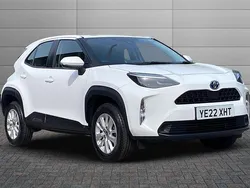 Pure white Used 2022 Toyota Yaris Cross SUV | £18,295 (Good price)