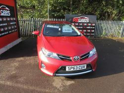 Red Used 2013 Toyota Auris Hatchback | £5,495 (Fair price)