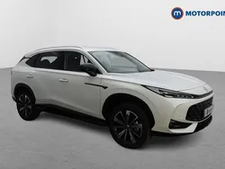 White New 2025 MG HS Trophy SUV | £22,999 (Fair price)