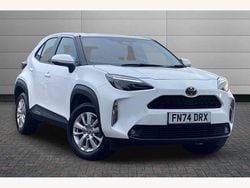 White Used 2024 Toyota Yaris Hybrid SUV | £20,995 (Good price)